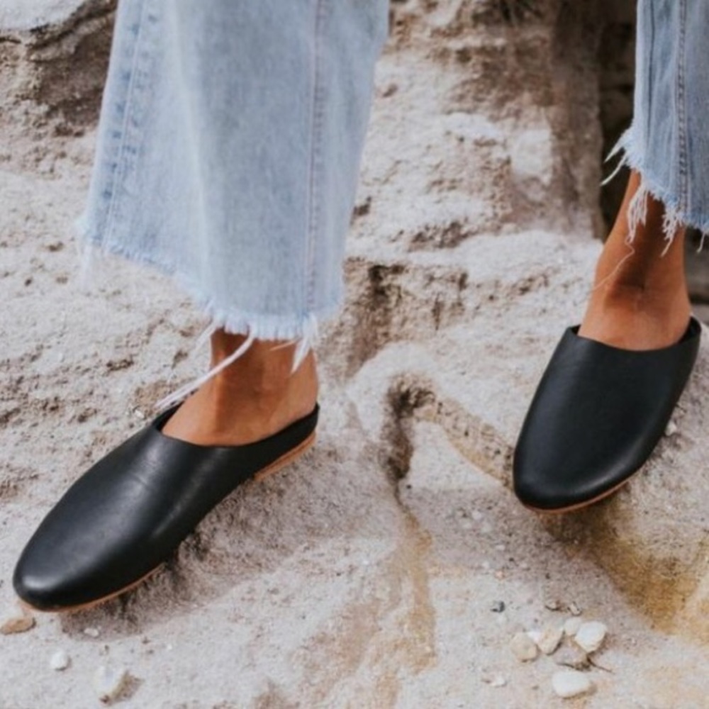 St Agni black leather slides